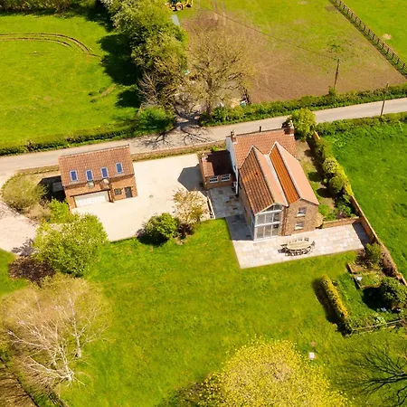 The Loft - Rural Setting With Parking *