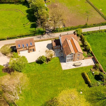 The Loft - Rural Setting With Parking *