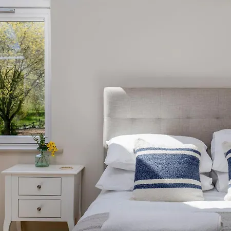 The Loft - Rural Setting With Parking Apartment