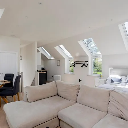 The Loft - Rural Setting With Parking Bishop Monkton