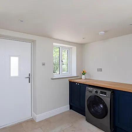 The Loft - Rural Setting With Parking Apartment