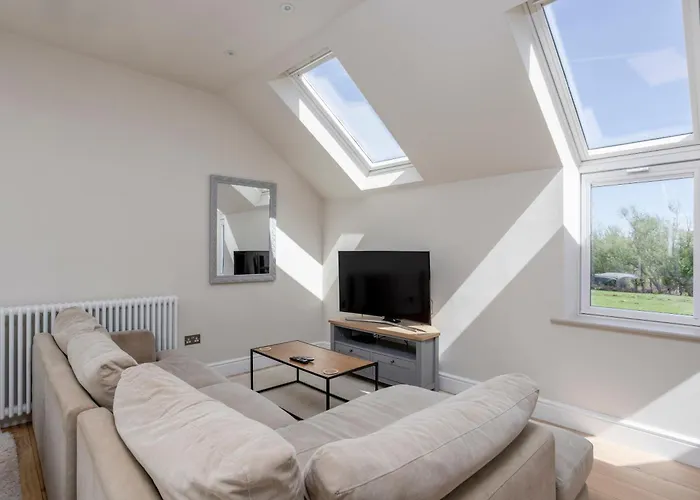 The Loft - Rural Setting With Parking